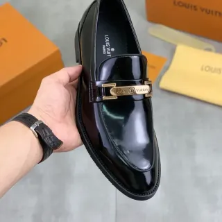 Louis Vuitton Negro Cuero Patentado con Hebilla Loafers