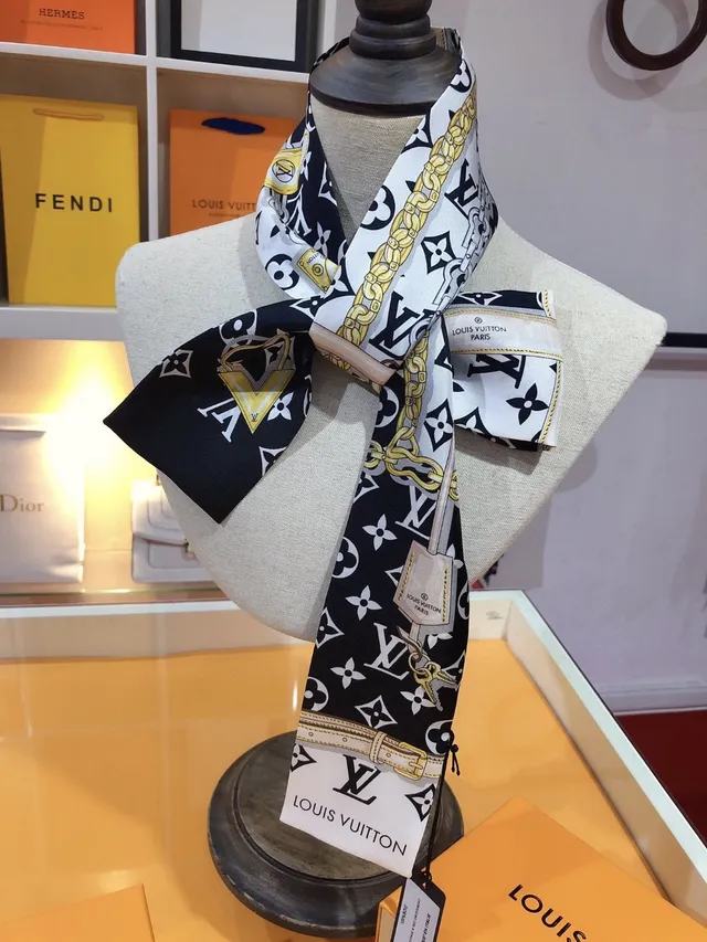Louis Vuitton Preto e Branco Motivo de Corrente Impresão Monograma Cachecol de Seda 2