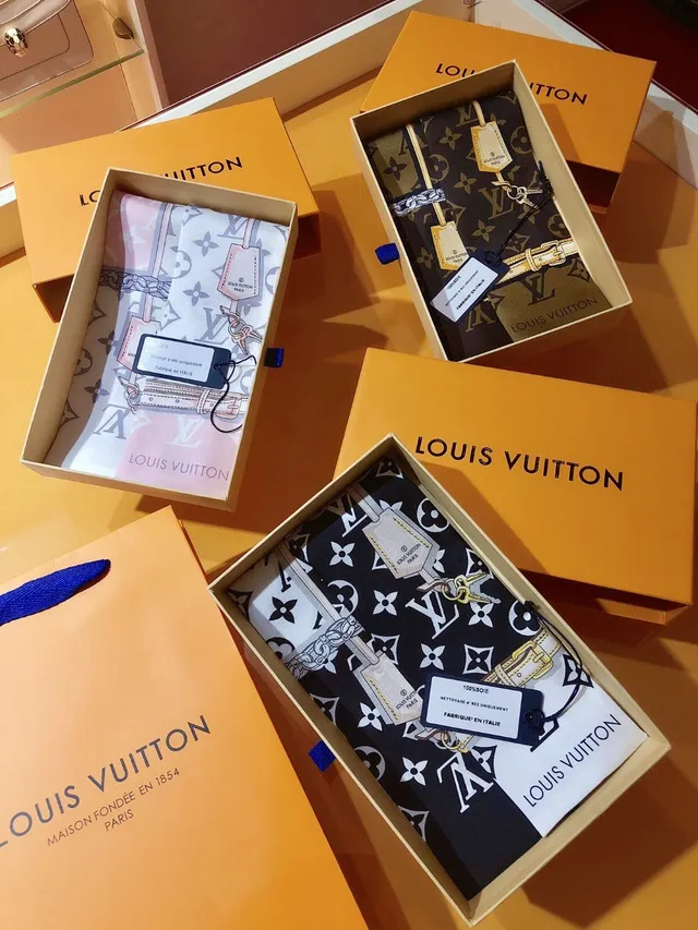 Louis Vuitton Preto e Branco Motivo de Corrente Impresão Monograma Cachecol de Seda 8