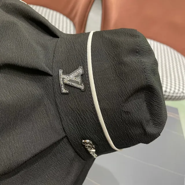 Louis Vuitton Negro Blanco Plegado Ala Ancha Corona Estructurada Sombrero de Cubo 3