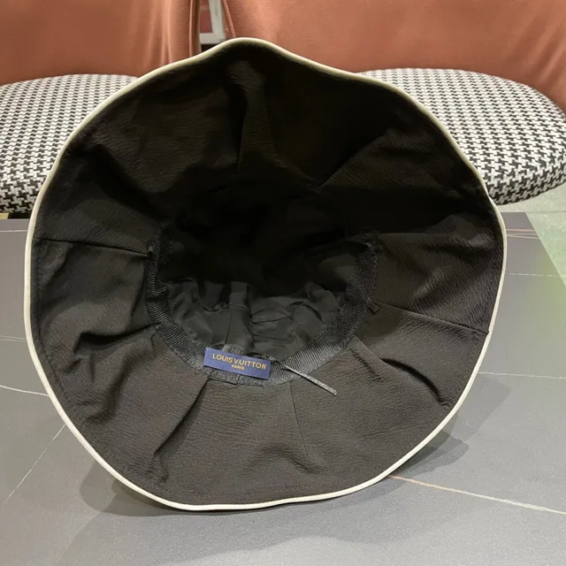Louis Vuitton Negro Blanco Plegado Ala Ancha Corona Estructurada Sombrero de Cubo 4