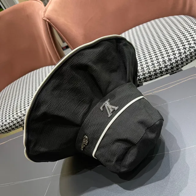 Louis Vuitton Negro Blanco Plegado Ala Ancha Corona Estructurada Sombrero de Cubo 5