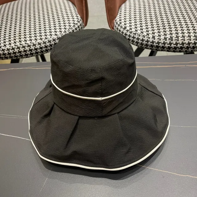 Louis Vuitton Negro Blanco Plegado Ala Ancha Corona Estructurada Sombrero de Cubo 6