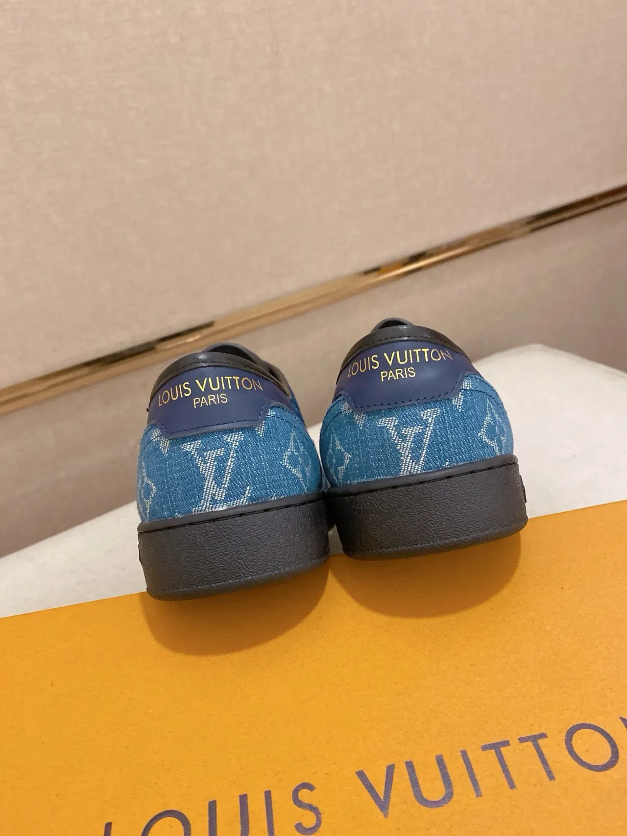 Louis Vuitton নীল কালো মোনোগ্রাম-প্রিন্ট টেক্সটাইল লো-টপ লেস-আপ লাইফস্টাইল স্নিকার্স 2