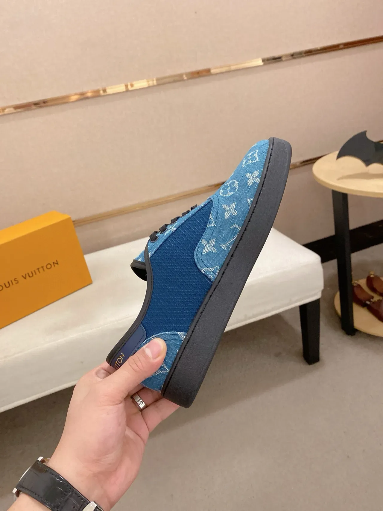 Louis Vuitton নীল কালো মোনোগ্রাম-প্রিন্ট টেক্সটাইল লো-টপ লেস-আপ লাইফস্টাইল স্নিকার্স 4