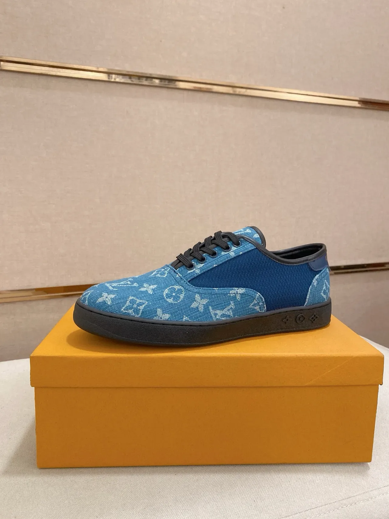 Louis Vuitton নীল কালো মোনোগ্রাম-প্রিন্ট টেক্সটাইল লো-টপ লেস-আপ লাইফস্টাইল স্নিকার্স 6