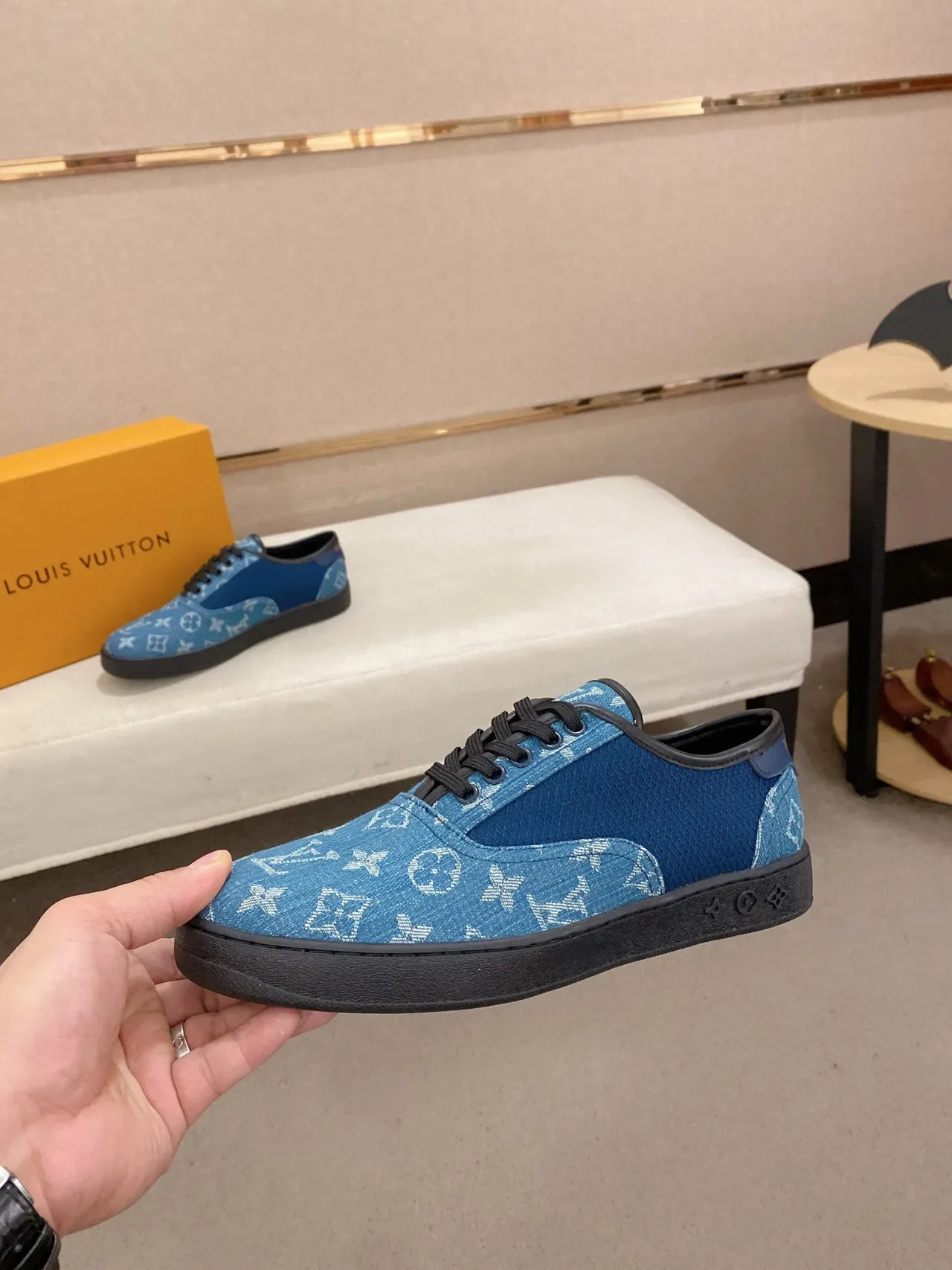 Louis Vuitton নীল কালো মোনোগ্রাম-প্রিন্ট টেক্সটাইল লো-টপ লেস-আপ লাইফস্টাইল স্নিকার্স 8
