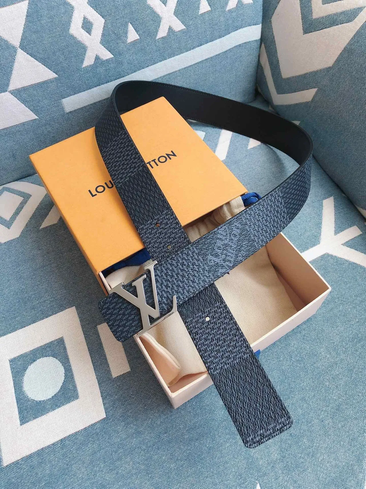 Louis Vuitton Blue Silver Textured LV Monogram Buckle Leather Belt 2