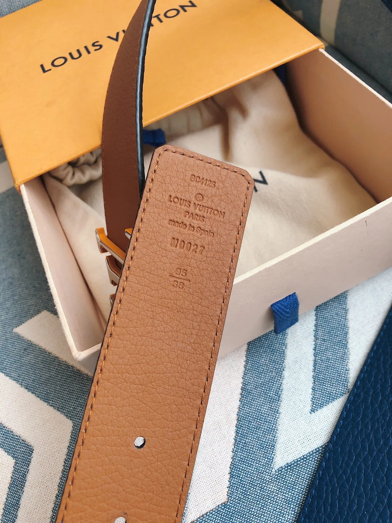 Cinto Louis Vuitton marrom azul reversível LV Monogram fivela de couro 4