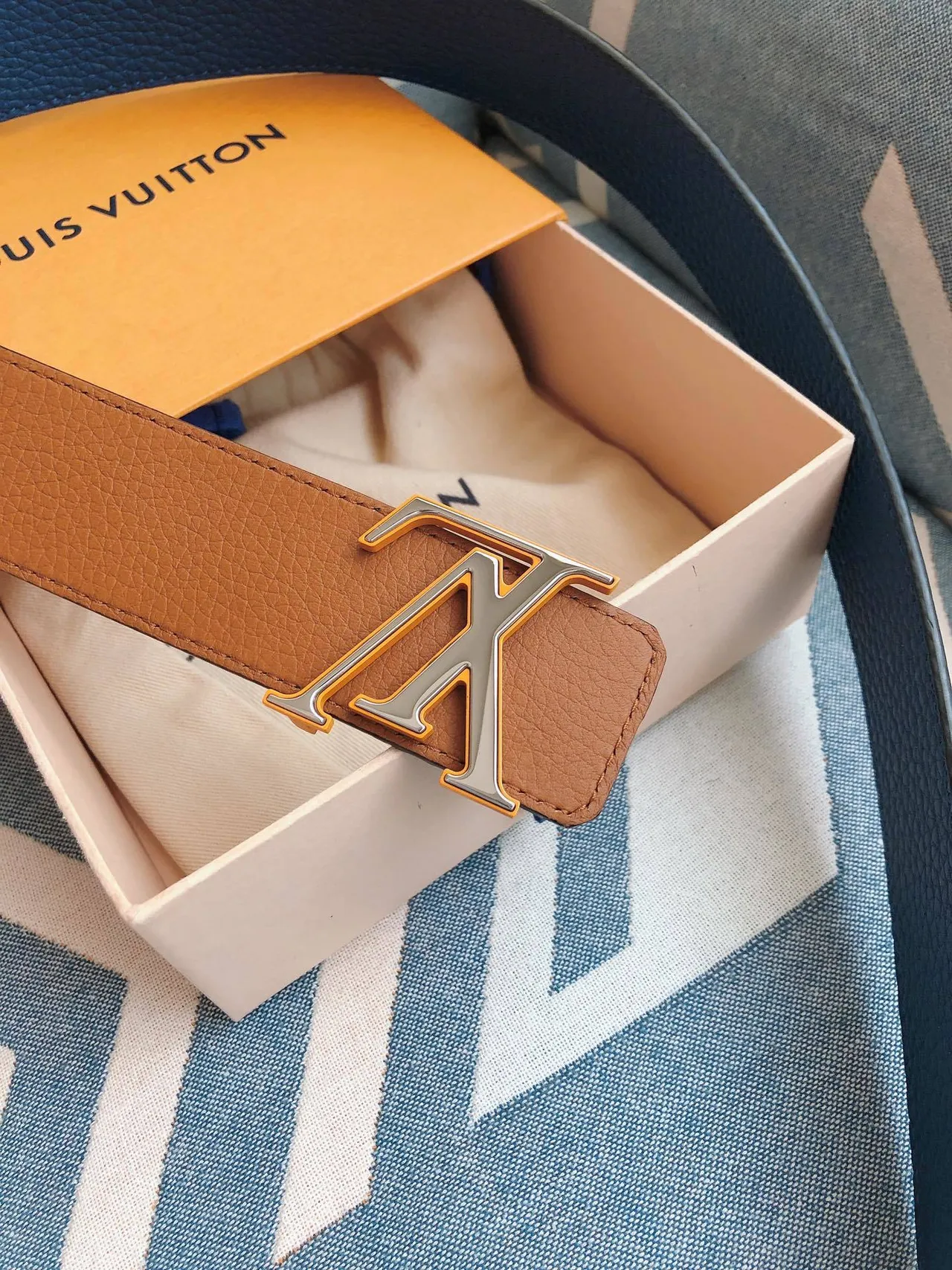 Cinto Louis Vuitton marrom azul reversível LV Monogram fivela de couro 6