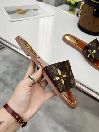 Louis Vuitton Zapatillas Marrones Doradas Monograma Lona con Recortes Florales 6
