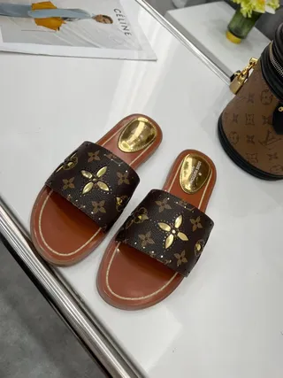 Louis Vuitton Zapatillas Marrones Doradas Monograma Lona con Recortes Florales 7