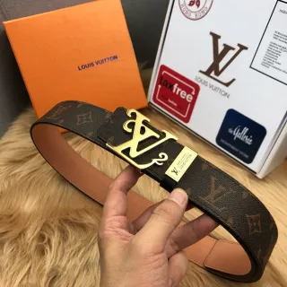 Louis Vuitton Cinturón de cuero con hebilla LV, canvas con monograma marrón y dorado