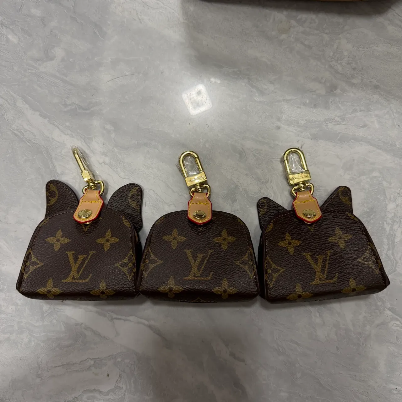 Louis Vuitton বাদামি নারঞ্জি কুকুরের মুখ এপ্লিকে মনোগ্রাম ক্যানভাস হ্যান্ডব্যাগ 3