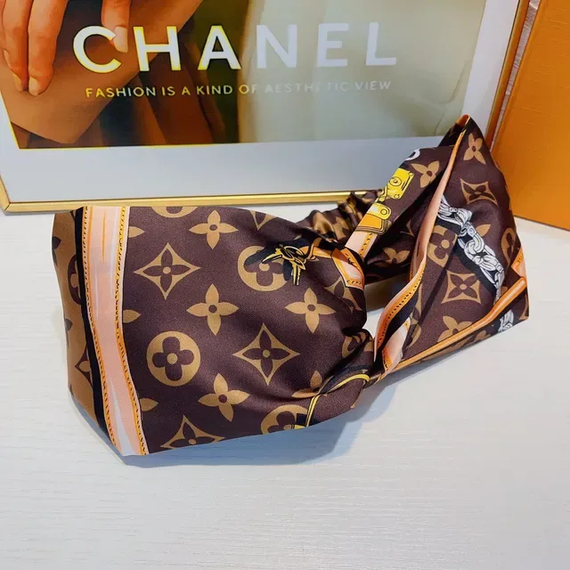 Louis Vuitton Bufanda de Seda Marrón Naranja Nudo Trenzado Espalda Elástica 6