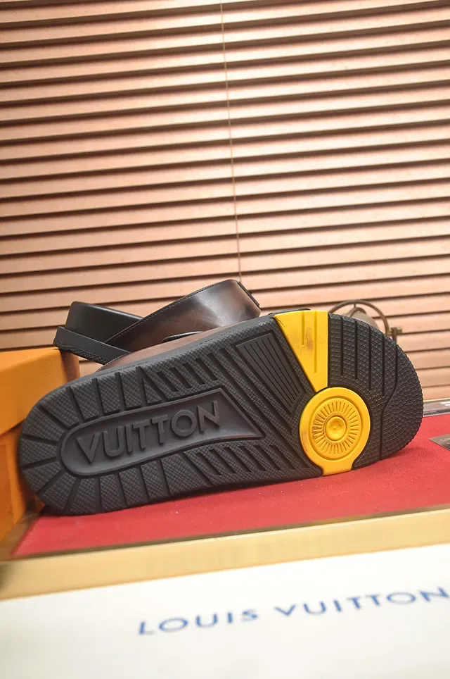 Louis Vuitton صندل سليب بكل جلد بني كاجوال 3