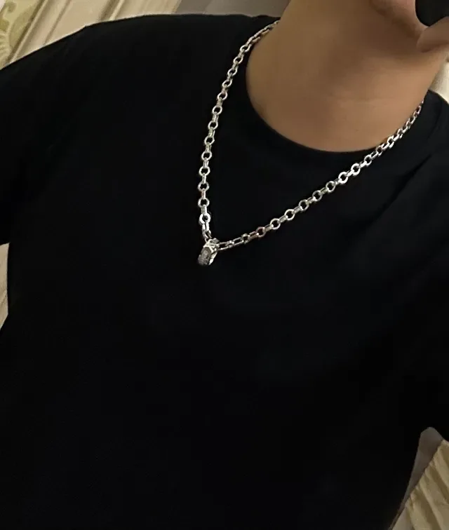 Louis Vuitton Chain Reaction Monogram-Engraved Crystal Pendant Necklace 4