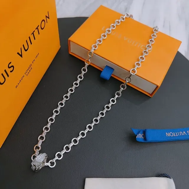 Louis Vuitton Chain Reaction Monogram-Engraved Crystal Pendant Necklace 5