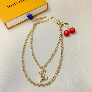 Sangle de Pendentif Cherry Charm Louis Vuitton Or Rouge Double Chaîne LV Monogram pour Sac à Main