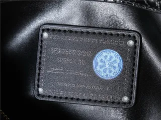 Louis Vuitton क्रॉक-एम्बॉस्ड काला टॉप-हैंडल टोट बैग 3