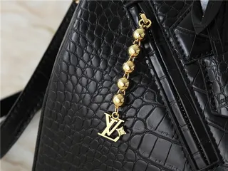 Louis Vuitton क्रॉक-एम्बॉस्ड काला टॉप-हैंडल टोट बैग 4