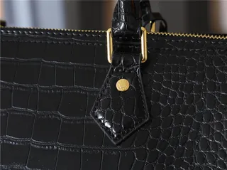 Louis Vuitton क्रॉक-एम्बॉस्ड काला टॉप-हैंडल टोट बैग 6