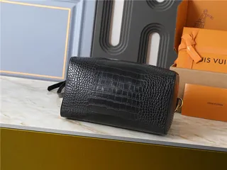Louis Vuitton क्रॉक-एम्बॉस्ड काला टॉप-हैंडल टोट बैग 7