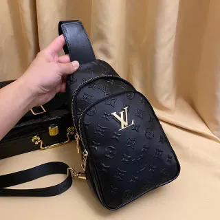 Louis Vuitton DD662 Preto Dourado Monograma-Embossado Couro Ferragens Bolsa Cruzada