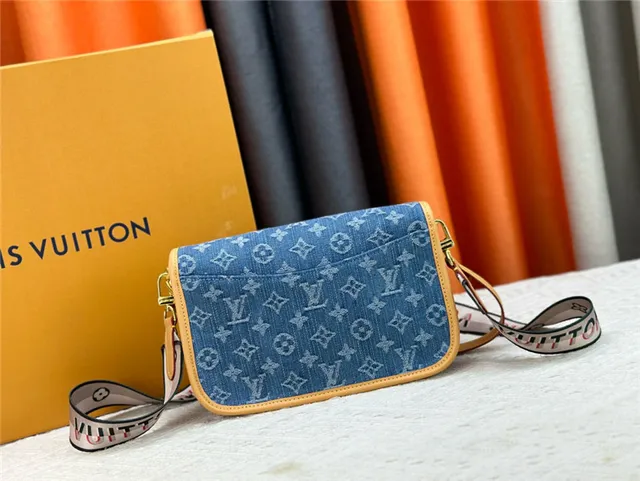 Louis Vuitton bolsa de denim com monograma flap ao ombro 7