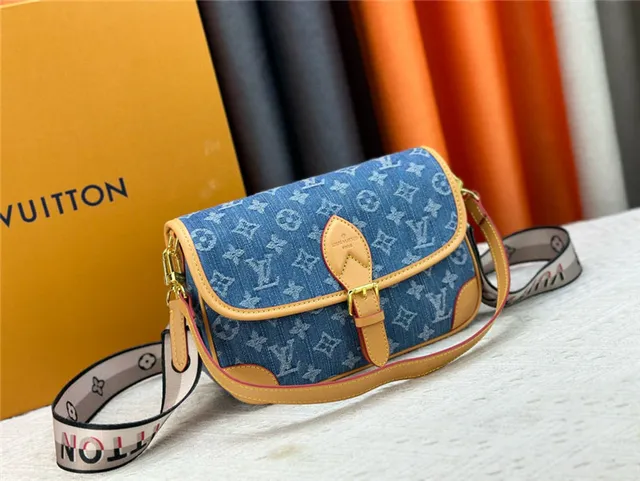 Louis Vuitton bolsa de denim com monograma flap ao ombro 9