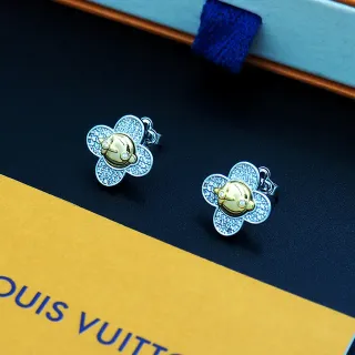 أقراط Louis Vuitton وجه زهوري Pavé Stud Earrings