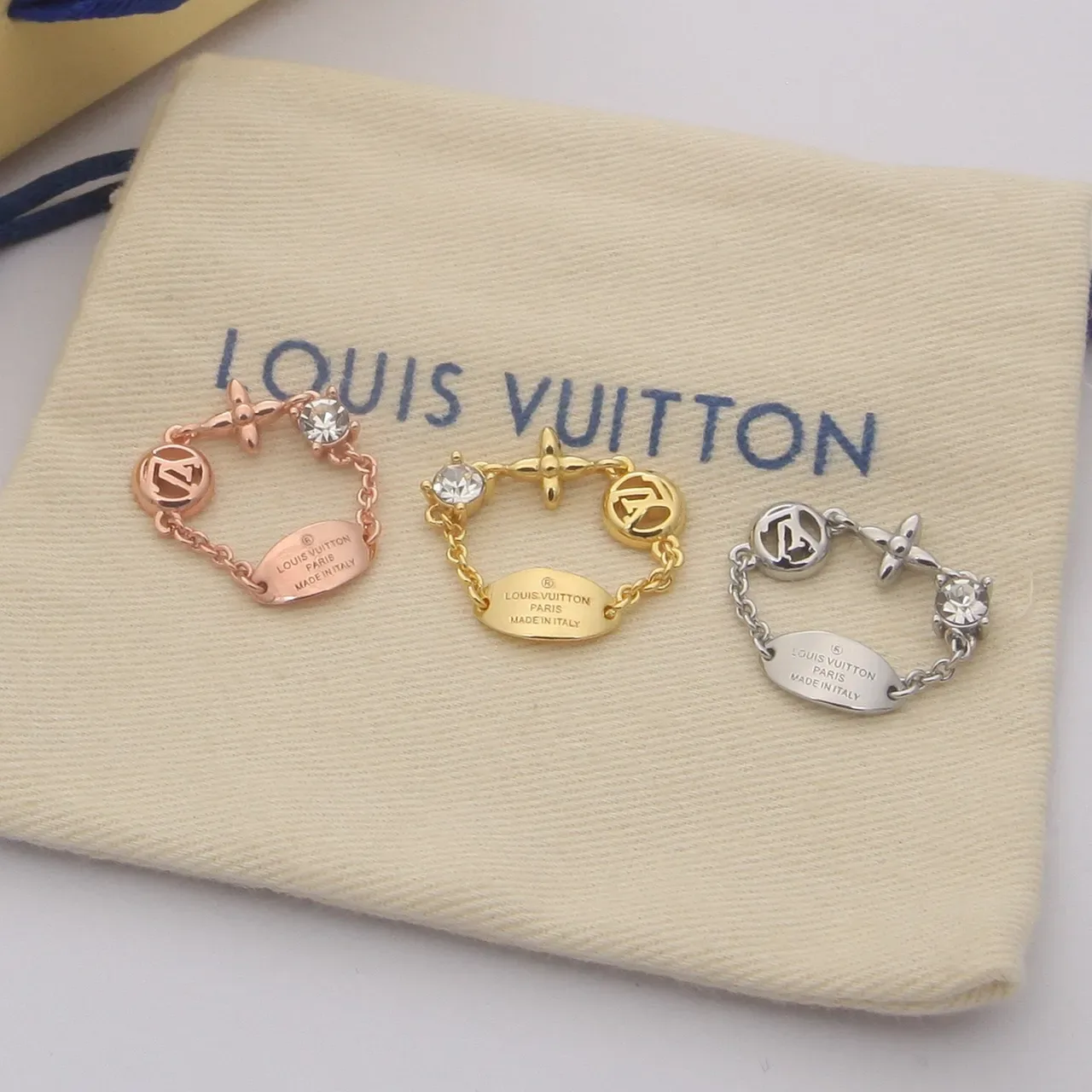 Louis Vuitton Bague Fleur Or Argent Disque Monogramme Motif Quatre Feuilles 9