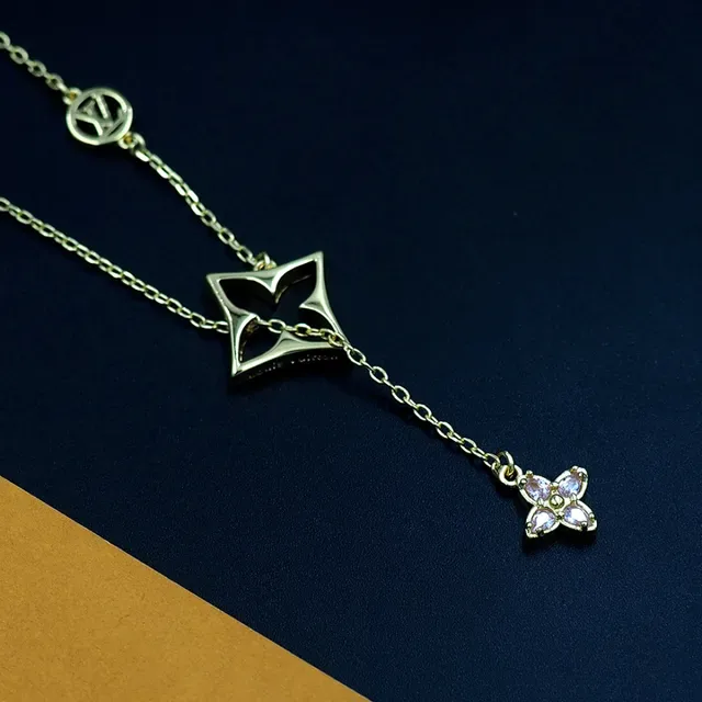 Colar Louis Vuitton Dourado Monogram Estrela e Flor de Cristal Rosa 2