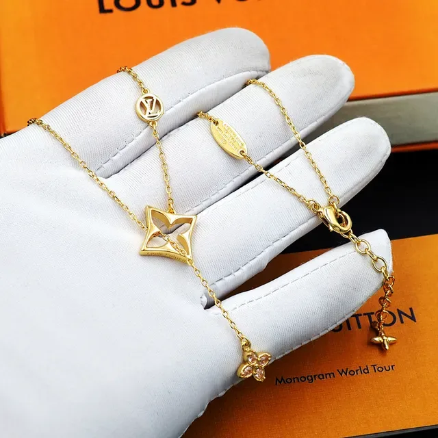 Colar Louis Vuitton Dourado Monogram Estrela e Flor de Cristal Rosa 6