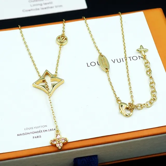 Colar Louis Vuitton Dourado Monogram Estrela e Flor de Cristal Rosa 10