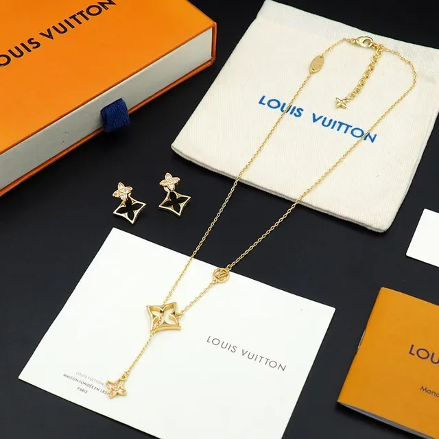 Colar Louis Vuitton Dourado Monogram Estrela e Flor de Cristal Rosa 11