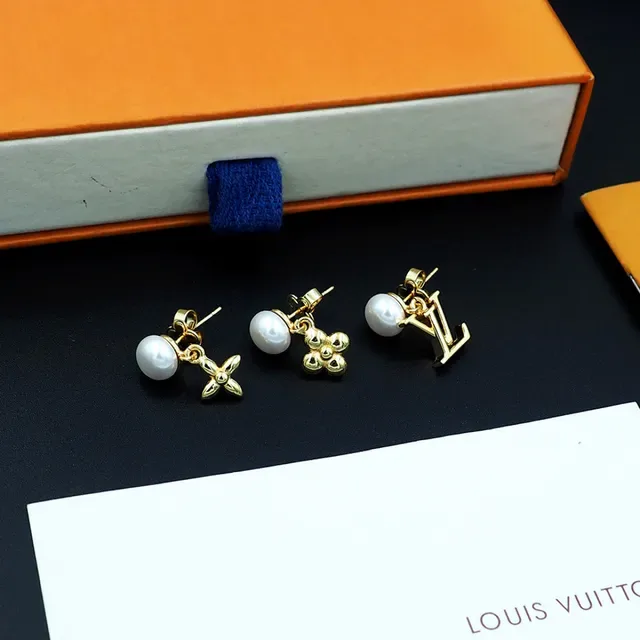 Louis Vuitton Boucles d'Oreilles Doré Blanc avec Perle 5