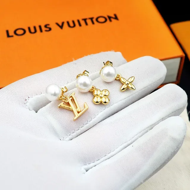 Louis Vuitton Boucles d'Oreilles Doré Blanc avec Perle 7