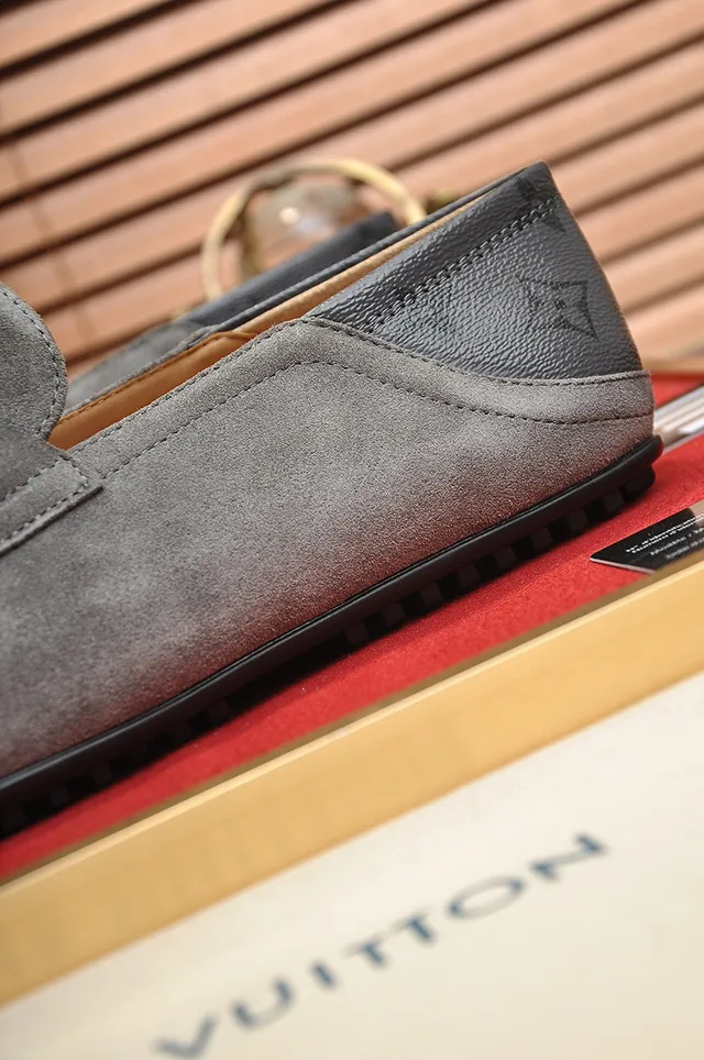 Louis Vuitton গ্রে মোনোগ্রাম সুয়েড লোফার 2