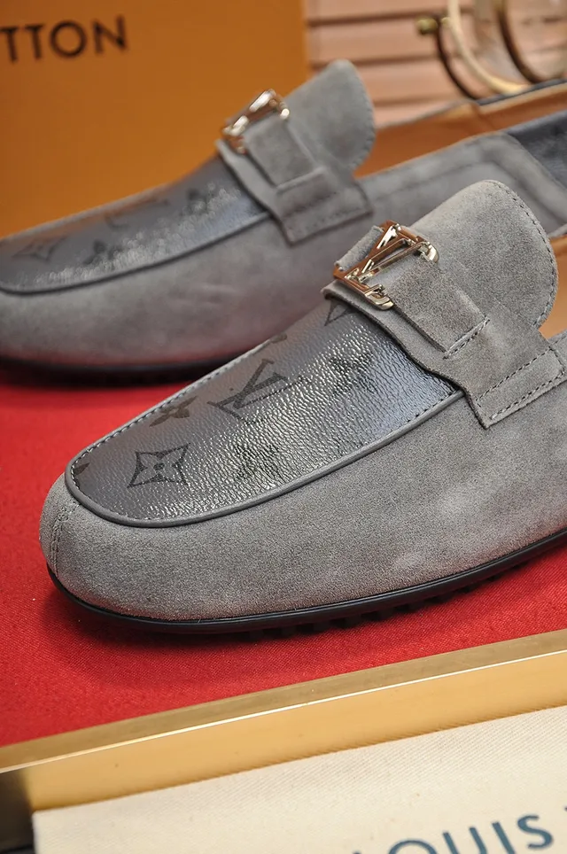Louis Vuitton গ্রে মোনোগ্রাম সুয়েড লোফার 3