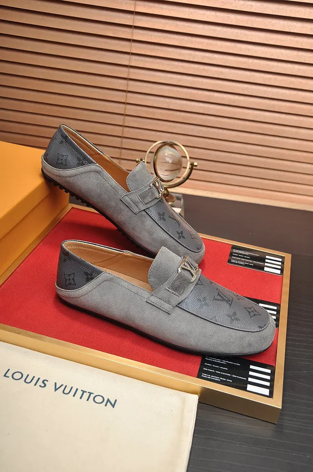 Louis Vuitton গ্রে মোনোগ্রাম সুয়েড লোফার 6