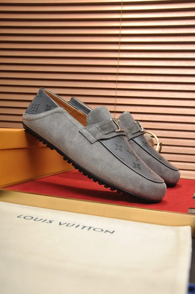 Louis Vuitton গ্রে মোনোগ্রাম সুয়েড লোফার 8