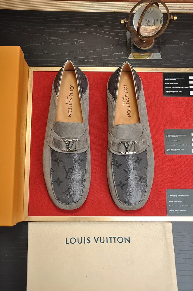 Louis Vuitton গ্রে মোনোগ্রাম সুয়েড লোফার 9