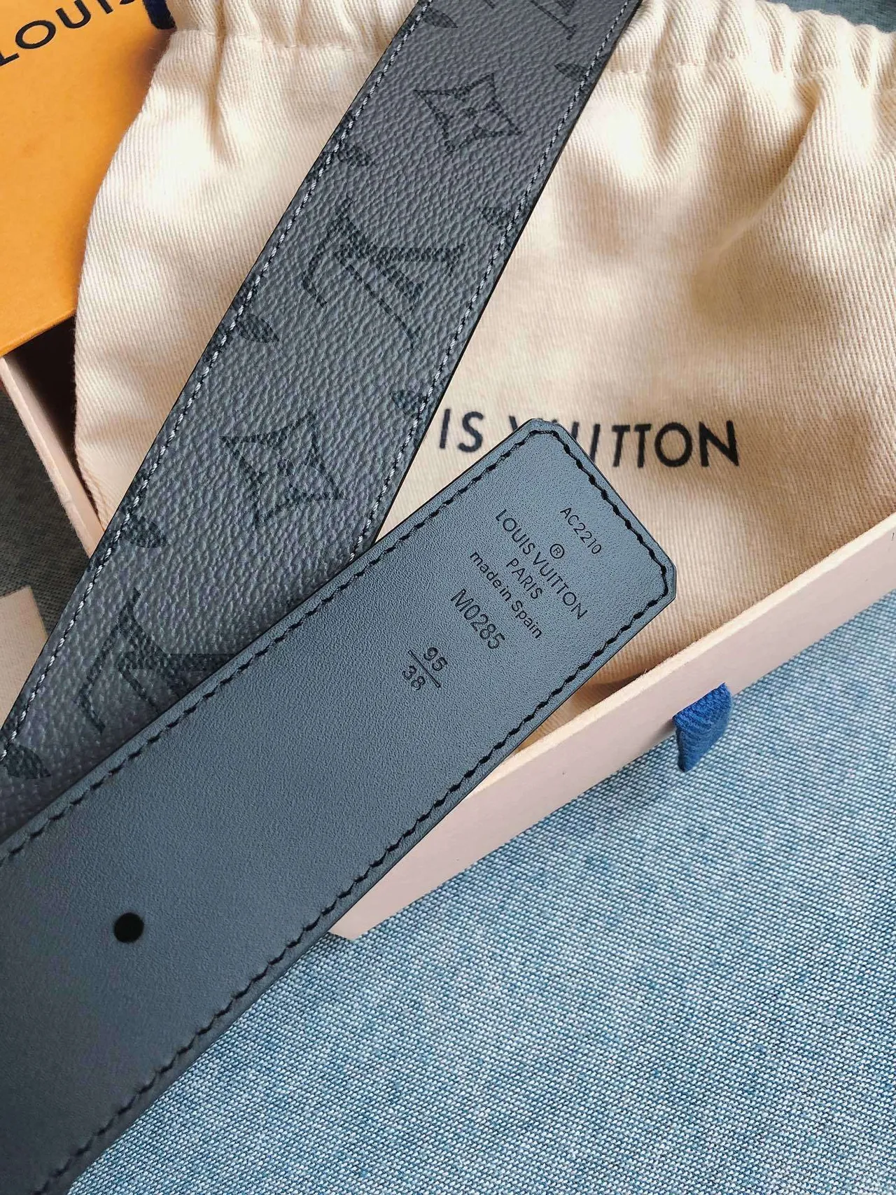 Louis Vuitton Gray Silver Monogram-Coated Oversized LV Buckle Leather Belt 3