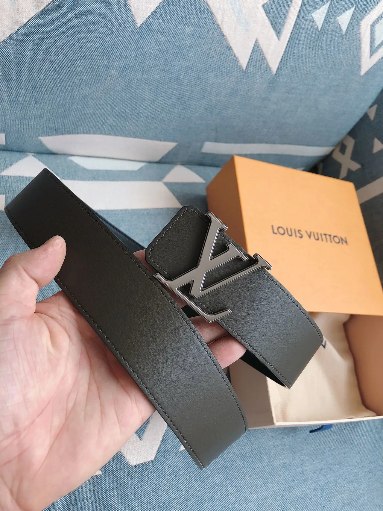Louis Vuitton Gray Silver Reversible Oversized LV Monogram Buckle Leather Belt 4