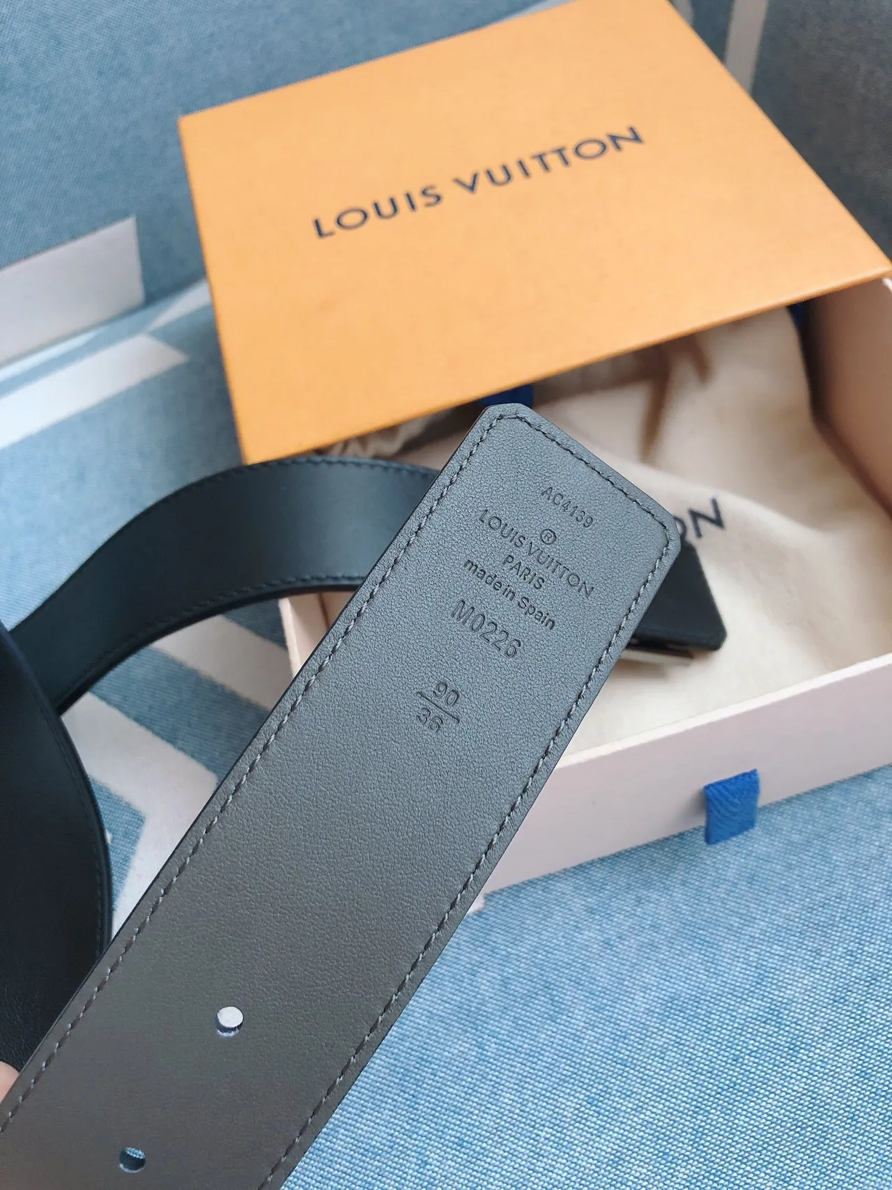 Louis Vuitton Gray Silver Reversible Oversized LV Monogram Buckle Leather Belt 5