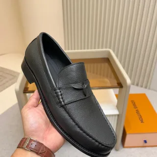 Louis Vuitton Horsebit Loafer جلد أسود مقرمش لورف