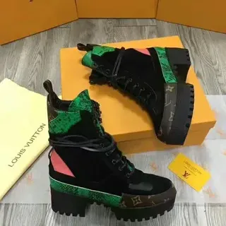 लुई विटन Le Cagole Boot काला हरा गुलाबी सांप की त्वचा एन्कल बूट
