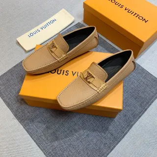 Louis Vuitton लोअफर भेज पेबल्ड लेदर LV बकल लोअफर्स