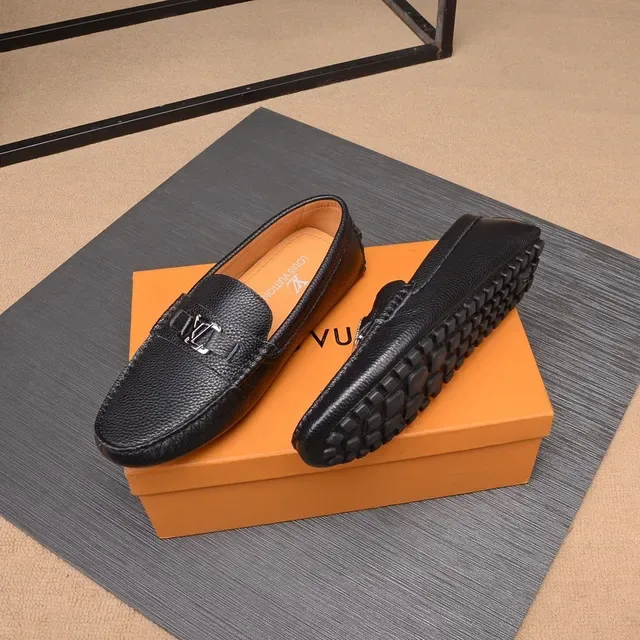 Louis Vuitton Noir Beige Cuir Texturé Boucle Métal LV Loafer 4